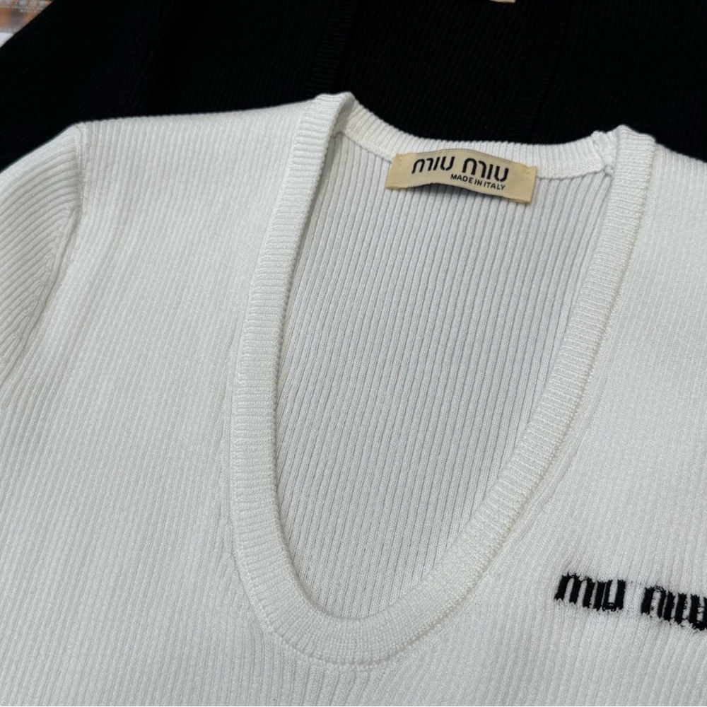 Miu Miu White Ribbed Scoop Neck Short Sleeve Tee - Picture 5 of 8